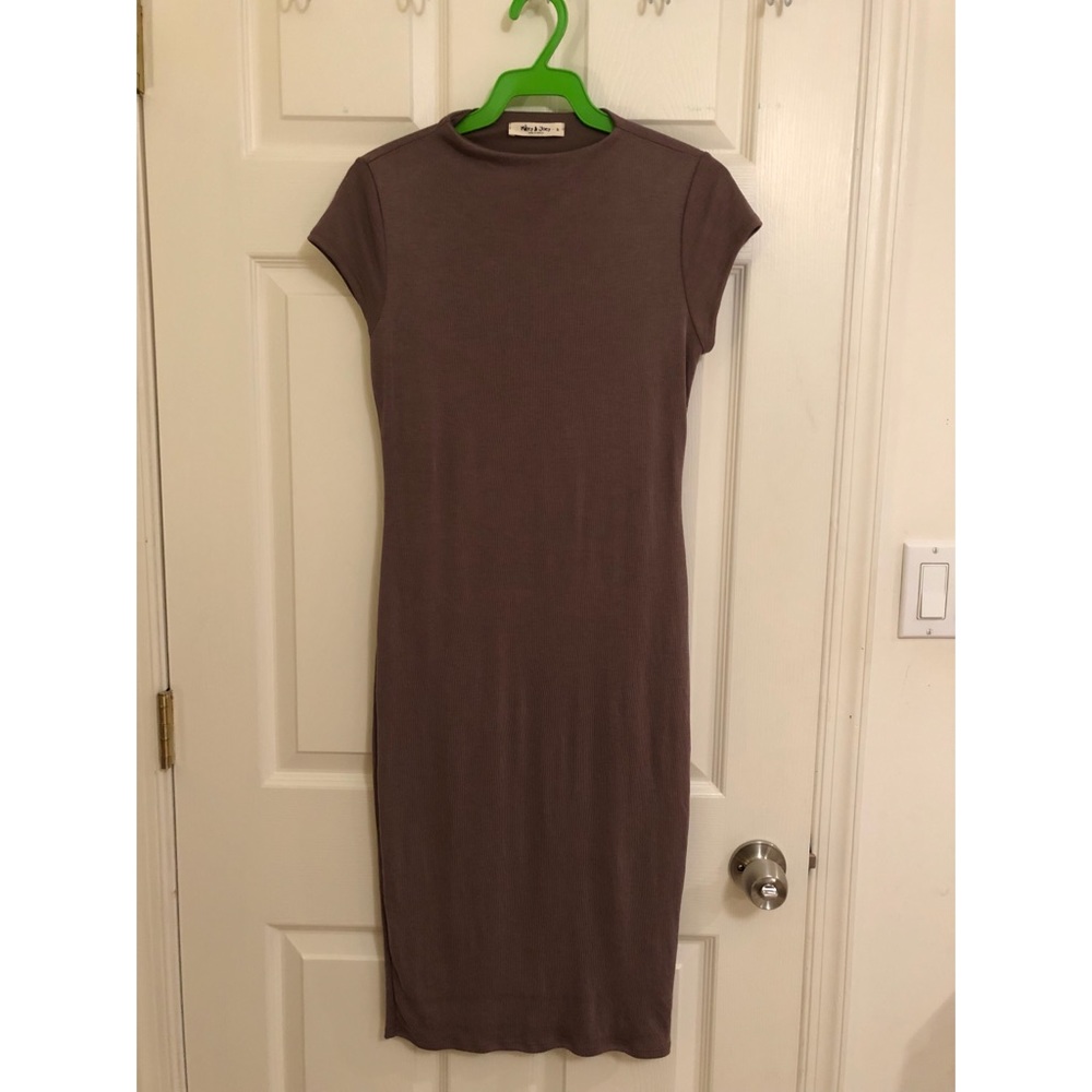 Ribbed midi dress